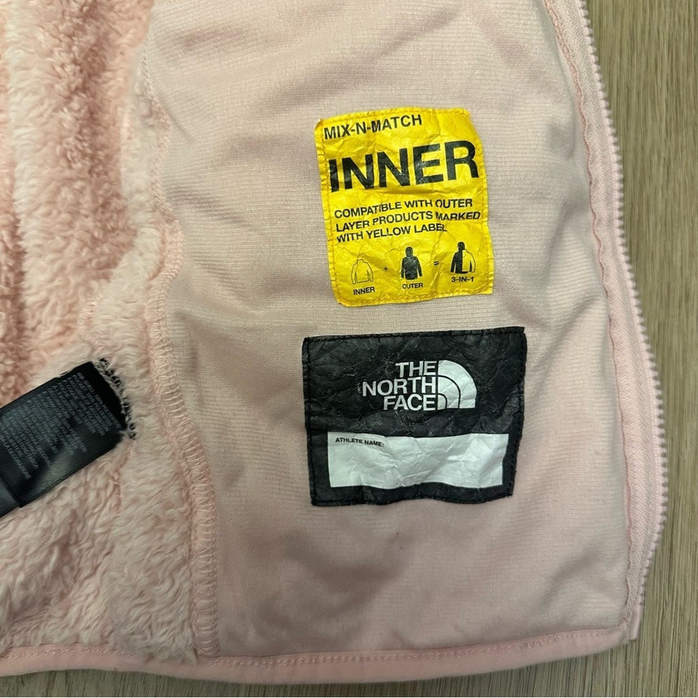 The North Face Soft Pink Fleece Jacket - Picture 8 of 9